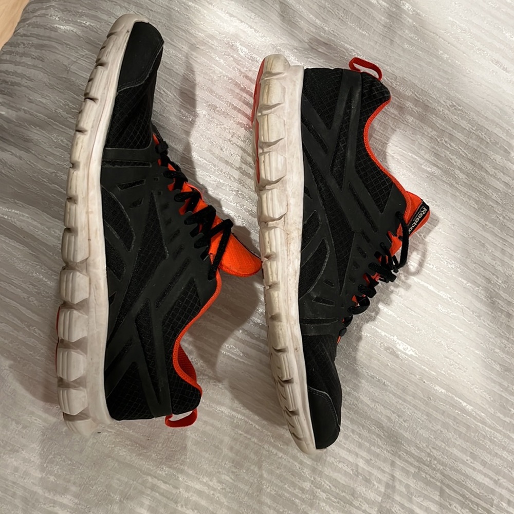 Black Reebok running sneakers - Picture 2 of 6